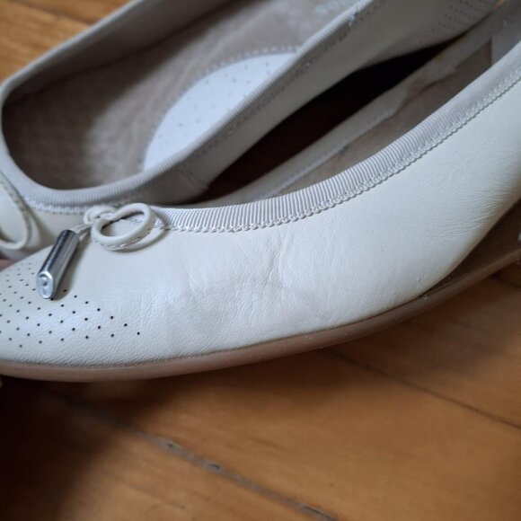 Hush Puppies Off White Leather Wedge, Size US 8M - Picture 8 of 11